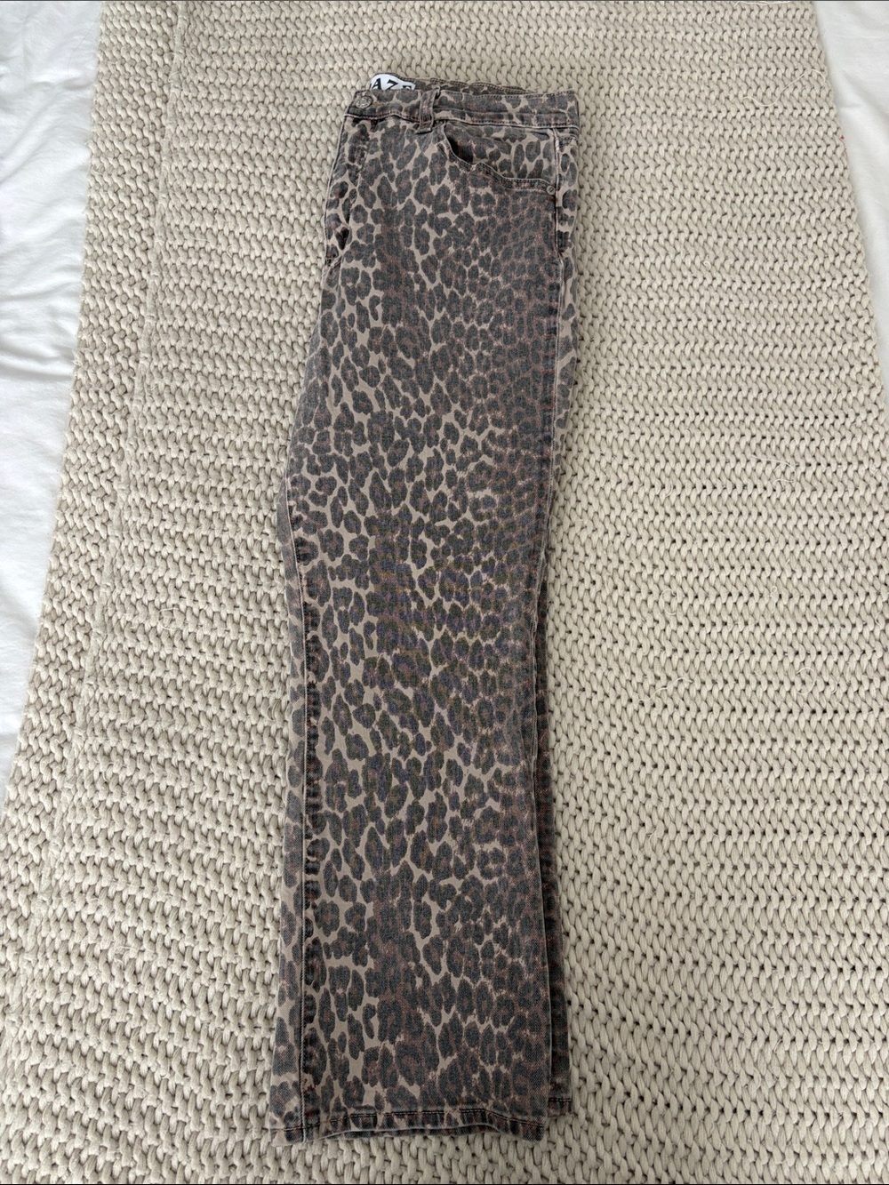 DAZE Women's Straight Brown Leg Leopard Print Jeans - Picture 5 of 10